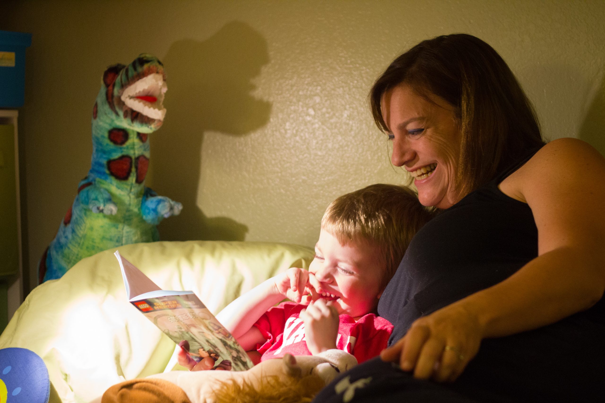 Lire une histoire avant l'heure du coucher : quels impacts sur le